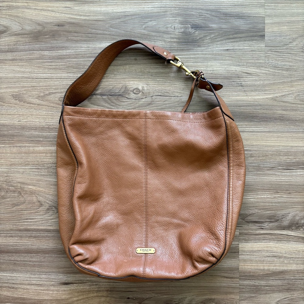 Coach F23309 Avery Leather Hobo Shoulder Bag – Authentic